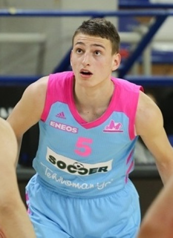 La perla serbia Nikola Jovic, en la órbita de Real Madrid y Barcelona