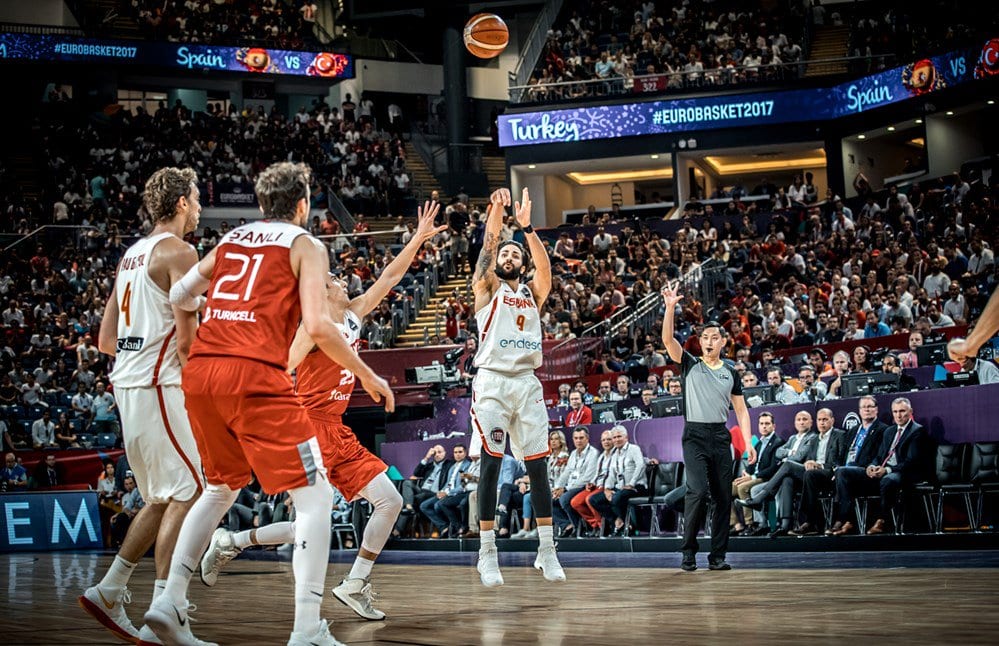 España aguanta la presión y se mete en cuartos (73-56)