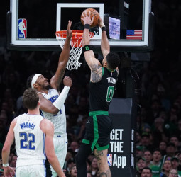 Boston arrolla y ya está en la segunda ronda, 89-120 [4-1]