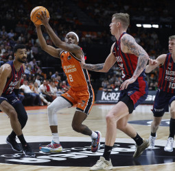 Valencia Basket - Baskonia: Espectáculo intermitente con victoria visitante tras doble prórroga (125-128)