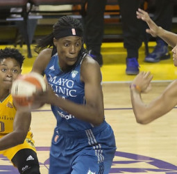 Los Angeles Sparks, a un triunfo del título de WNBA
