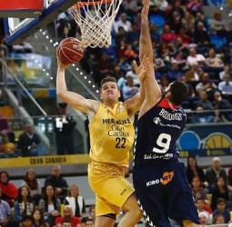 Baskonia cae a domicilio en un final apretado (93-90)