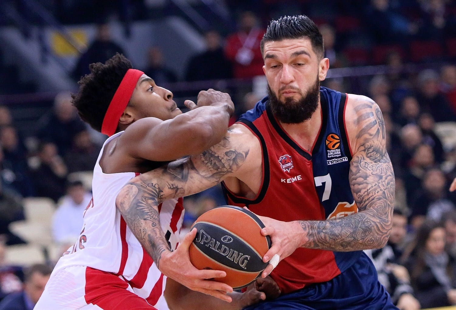 KIROLBET Baskonia roza la hazaña en el Pireo (91-87)