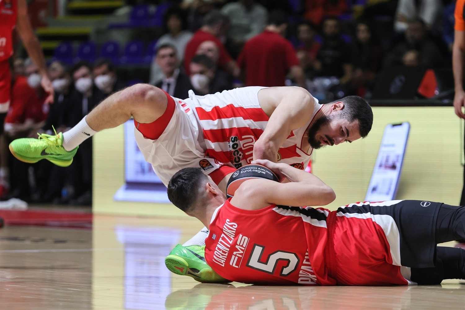 Kalinic lidera la victoria del Estrella Roja ante el Olympiacos (81-76)