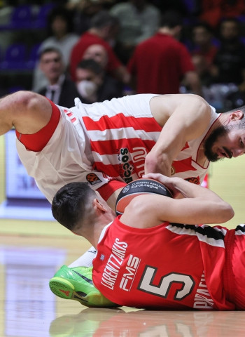 Kalinic lidera la victoria del Estrella Roja ante el Olympiacos (81-76)