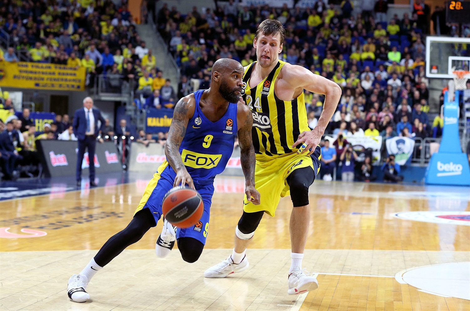 El Maccabi se lleva un cara o cruz ante el Fenerbahce (77-78)