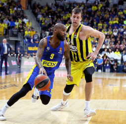 El Maccabi se lleva un cara o cruz ante el Fenerbahce (77-78)