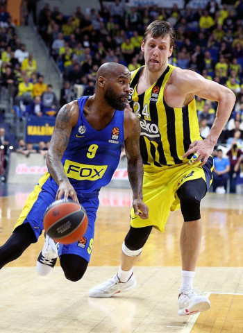 El Maccabi se lleva un cara o cruz ante el Fenerbahce (77-78)