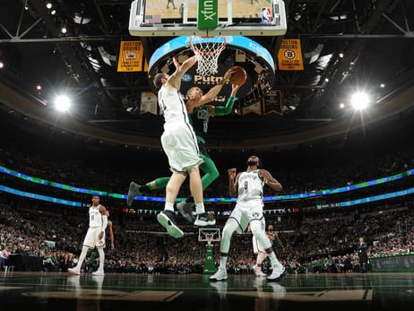 Beal marca la diferencia, Celtics termina el año ganando