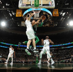 Beal marca la diferencia, Celtics termina el año ganando
