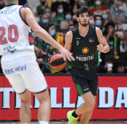El Joventut suma su segunda victoria ante un Baskonia anárquico y carente de ideas (72-61)