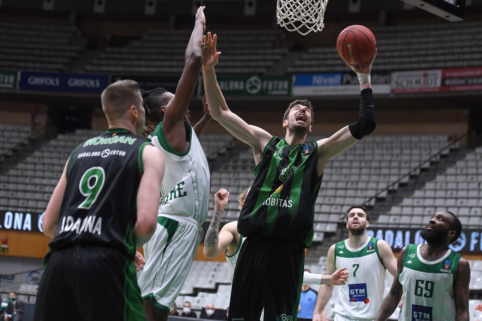 La Penya da un paso firme hacia cuartos (95-90)
