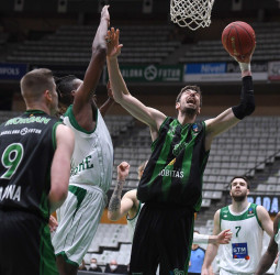 La Penya da un paso firme hacia cuartos (95-90)