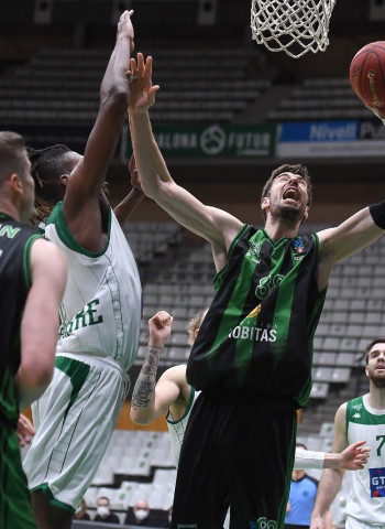La Penya da un paso firme hacia cuartos (95-90)