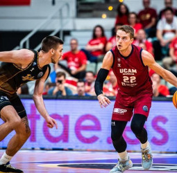 El UCAM Murcia se estrena con contundencia, 72-47