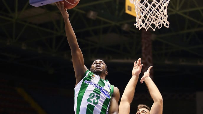 El ICL Manresa le amarga el estreno al Real Betis Energía Plus (75-80)