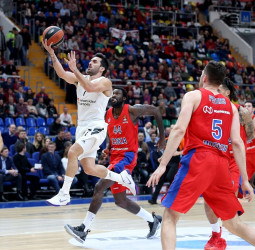 El Madrid tuvo un triple para forzar la prórroga en Moscú (82-78)