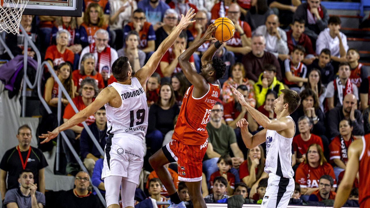 El Baxi Manresa vuelve a ganar en casa y ya sueña con la Copa (80-74)