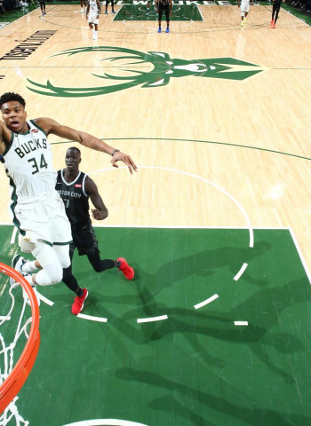 Los Bucks sacan el rodillo ante los Pistons (86-121) [1-0]