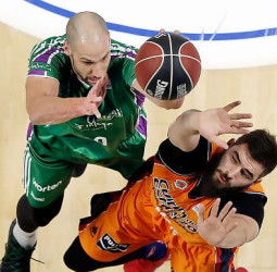 Los segundos finales deciden para el Unicaja un partido igualado (74-67)
