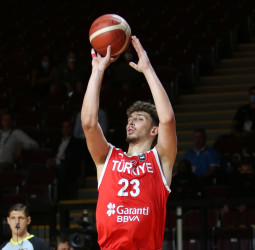Alperen Sengun lidera a Turquía en la primera derrota de Lituania en la preparación