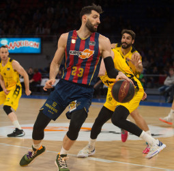 El KIROLBET Baskonia más sobrio vuelve a mirar hacia arriba (75-58)