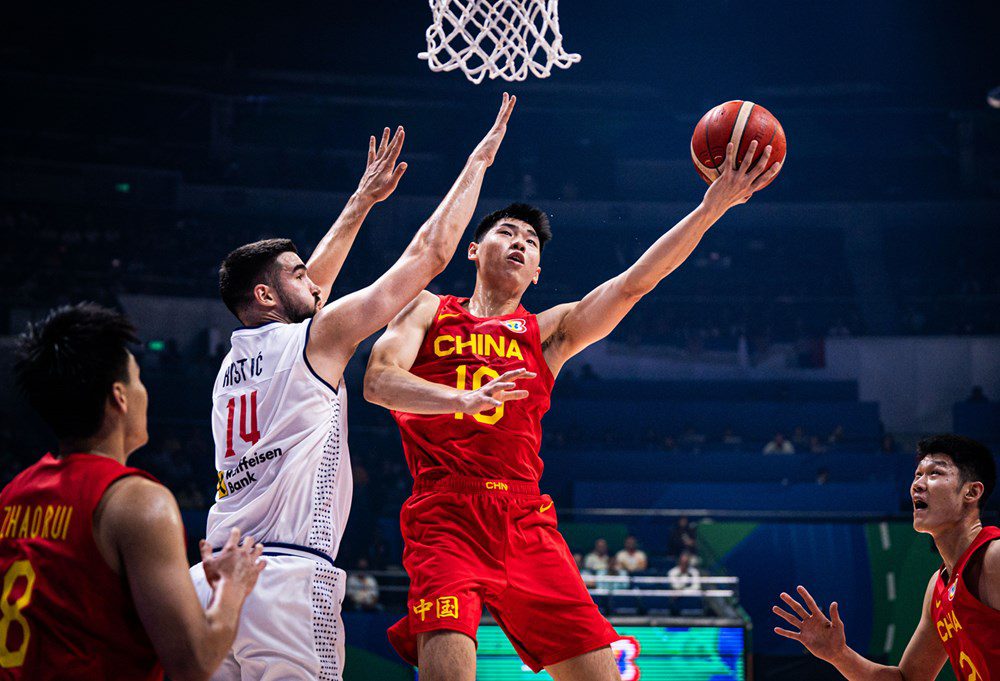 Yongxi Cui ficha por los Brooklyn Nets