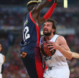 El Madrid vence en Vitoria (78-83) y pone el (2-1) en la final