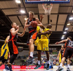 Valencia Basket recibe al EWE Baskets Oldenburg con la necesidad de ganar para mantener sus opciones
