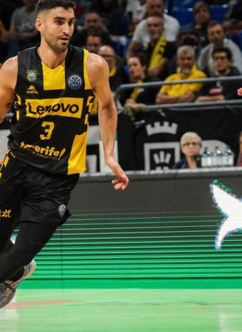 El Lenovo Tenerife muestra su solvencia ante el Riga, 76-55
