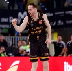 Marcelinho Huertas fulmina a la Penya con una actuación legendaria, 96-81 [1-0]