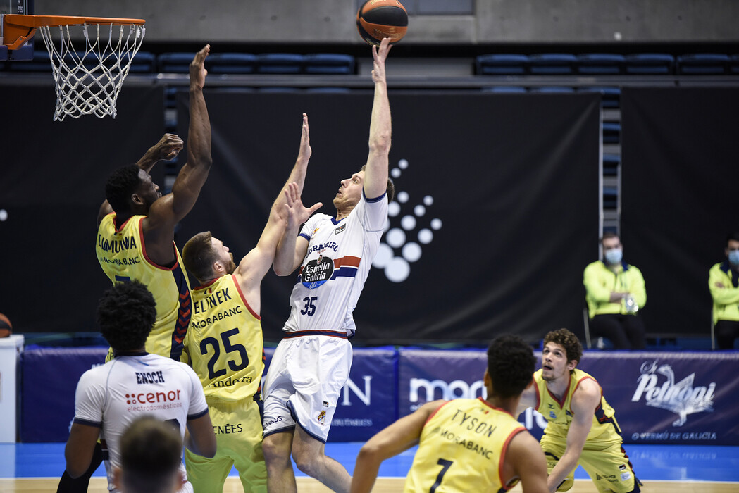 El Monbus Obradoiro da un gran paso a la tranquilidad (79-51)