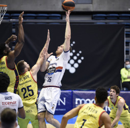 El Monbus Obradoiro da un gran paso a la tranquilidad (79-51)