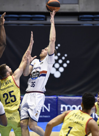 El Monbus Obradoiro da un gran paso a la tranquilidad (79-51)