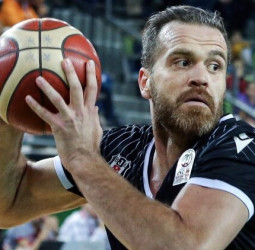 Oguz Savas ficha por el Bursaspor