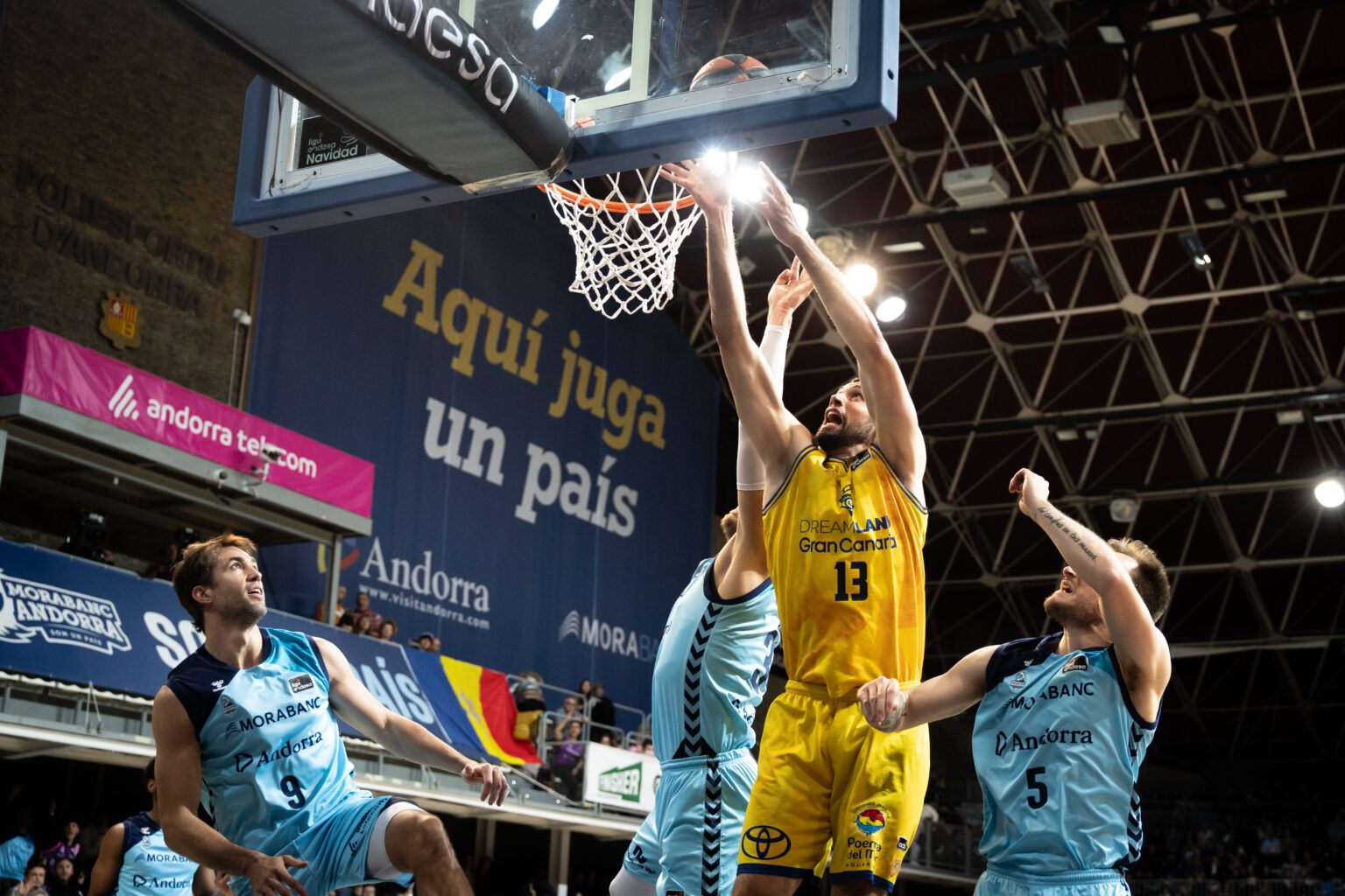 Triunfo de oro del Gran Canaria en el camino hacia la Copa del Rey (77-98)