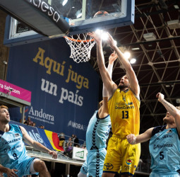 Triunfo de oro del Gran Canaria en el camino hacia la Copa del Rey (77-98)