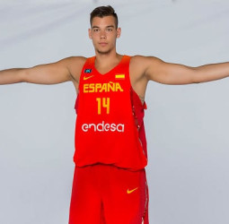 Willy Hernangómez se ausenta de la selección para resolver su situación