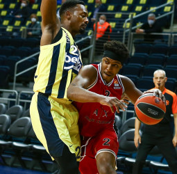 La defensa del Milán detiene al Fenerbahce (71-79)