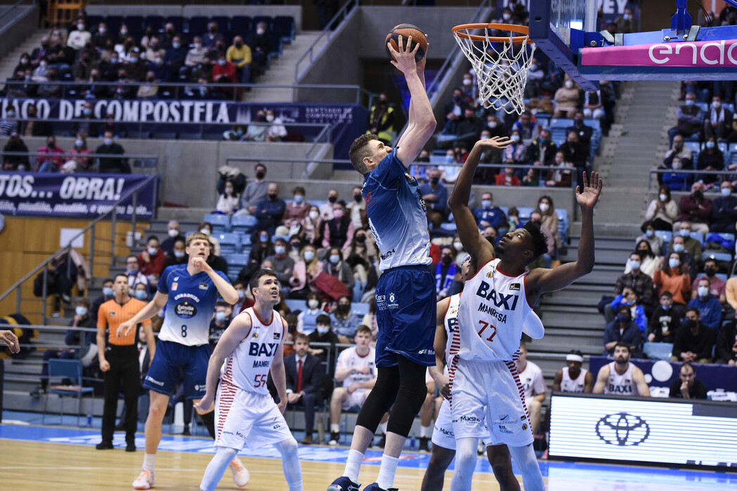 Monbus Obradoiro se lleva en la prórroga una victoria clave para la permanencia (98-91)