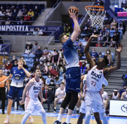 Monbus Obradoiro se lleva en la prórroga una victoria clave para la permanencia (98-91)