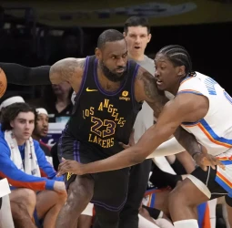 Los Lakers se dan un homenaje a costa de los Thunder