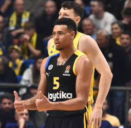 El Maccabi mantiene su racha de victorias en casa, ante el ALBA Berlín, 87-74