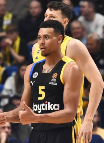 El Maccabi mantiene su racha de victorias en casa, ante el ALBA Berlín, 87-74