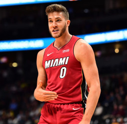 Meyers Leonard fichará por los Milwaukee Bucks