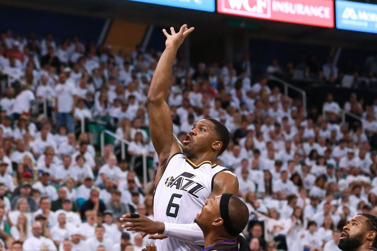 [2-2] Joe Johnson lidera a sus Jazz al empate en la serie (98-105)