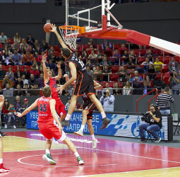 Paso de gigante del Valencia Basket en Krasnodar para cerrar la primera vuelta en la Eurocup (64-73)
