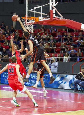 Paso de gigante del Valencia Basket en Krasnodar para cerrar la primera vuelta en la Eurocup (64-73)
