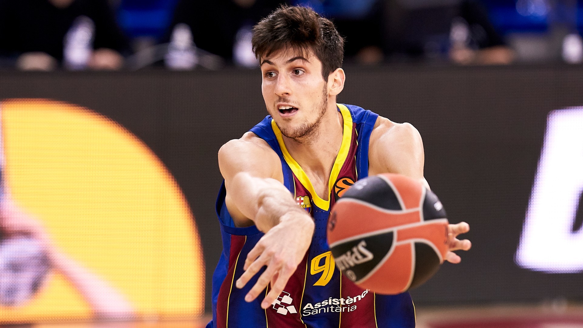 Leandro Bolmaro no se irá a la NBA al menos, hasta el verano que viene