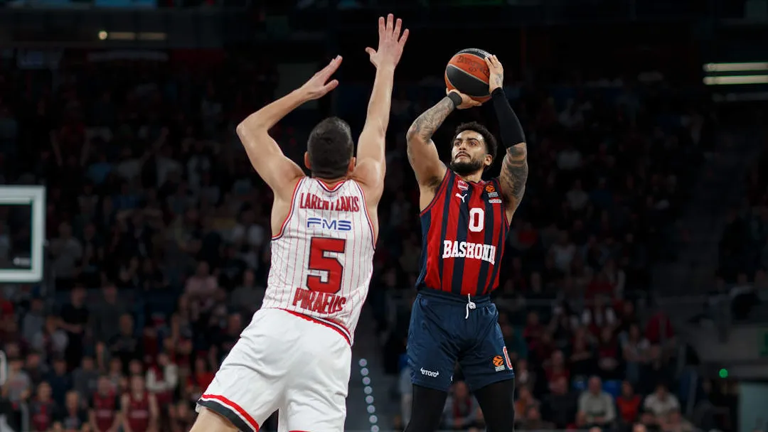 Baskonia se apoya en su defensa para vencer a Olympiacos, 80-69